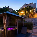 Holiday Home In Okrug Gornji 6160