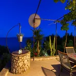 Semesterbostad Holiday Home In Okrug Gornji 6160 Trogir