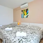 Holiday Home In Okrug Gornji 6160 Semesterbostad *