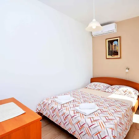 In Okrug Gornji 6160 בית נופש *