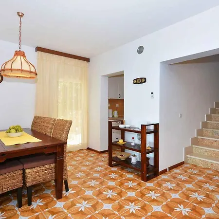 In Okrug Gornji 6160 טרוגיר