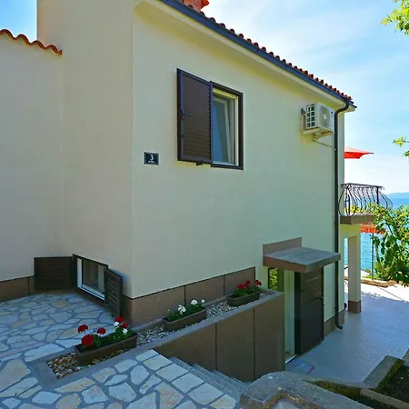 Holiday Home In Okrug Gornji 6160 Semesterbostad