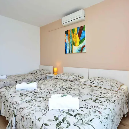 In Okrug Gornji 6160 بيت للعطل *